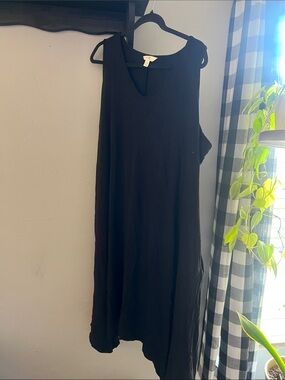 Terra & Sky Black Sleeveless Asymmetric Tunic